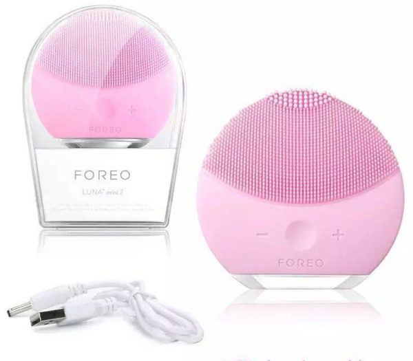 Foreo Luna Skin Exfoliation and Cleaning Device - a Device For Cleaning and Tightening The Skin - Multicolor